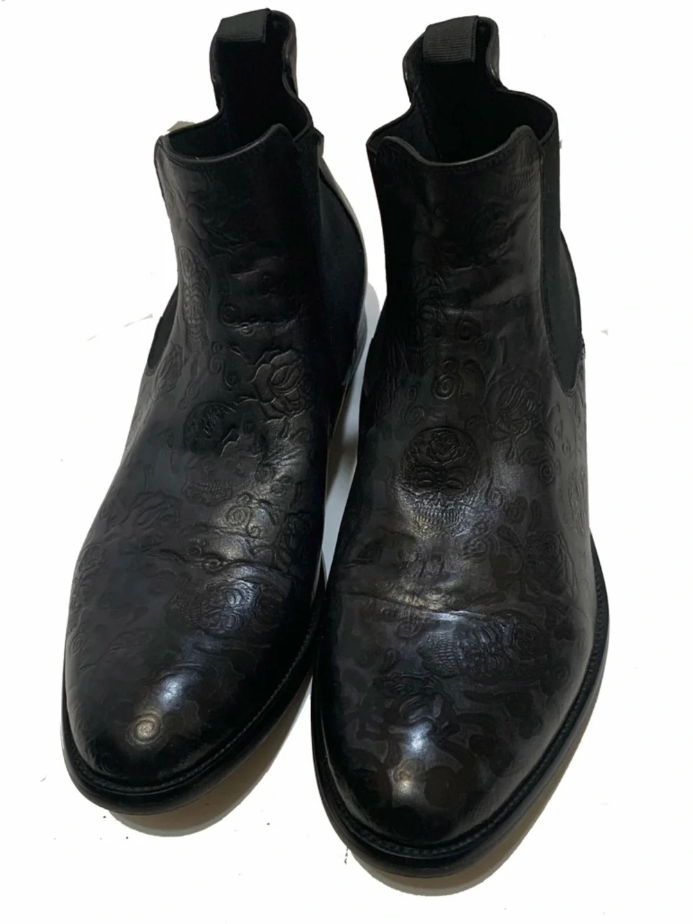 Robert men’s Graham Dawson Chelsea Boots Embossed Skull Roses